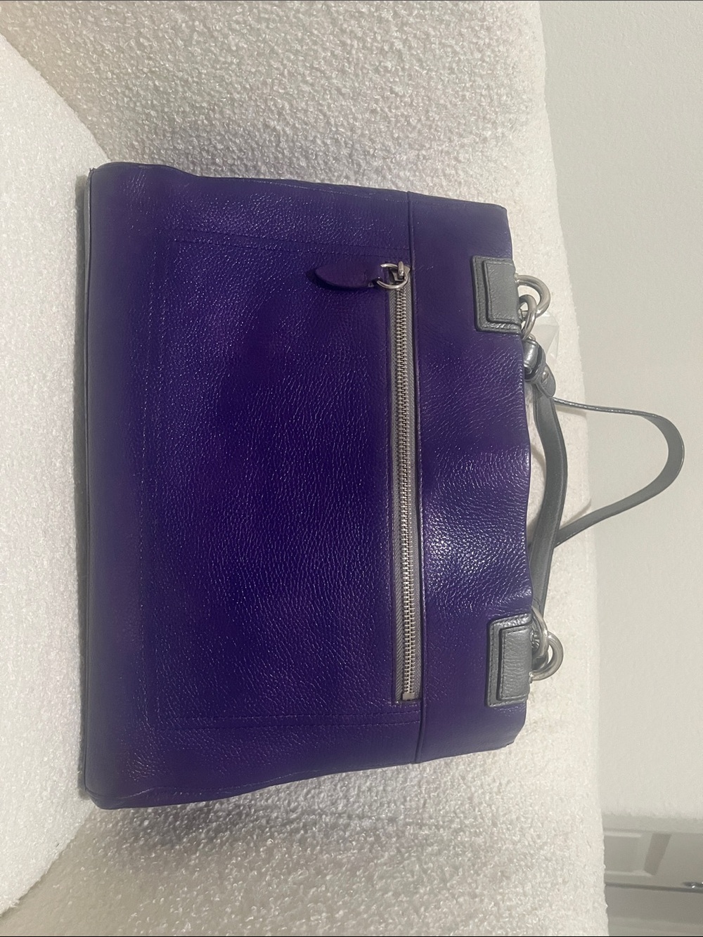 Coach Purple Leather Shoulder Bag with Turn-Lock Closure - Picture 2 of 6